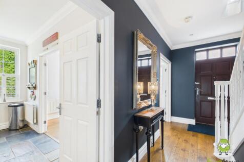 CAM03778G0-PR0241-STILL012