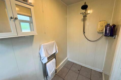 Shower Room b (edit).jpg