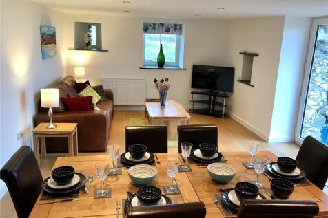 Lounge/Dining Area