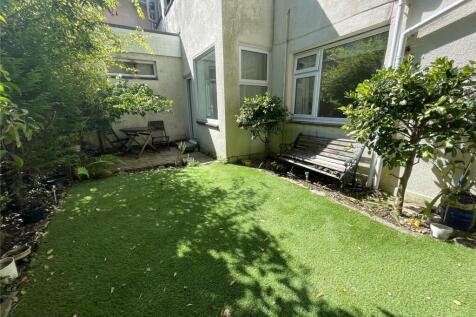Private Sunny Garden