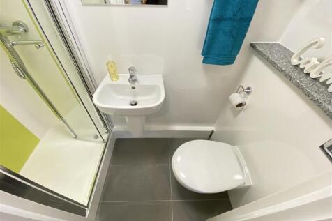 SHOWER ROOM.JPG