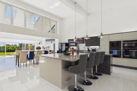 Open Plan Kitchen/Dining Area