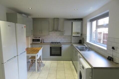 5-bed semi-detached on Derby Grove, Nottingham, Nottinghamshire, NG7, £3,012/mo