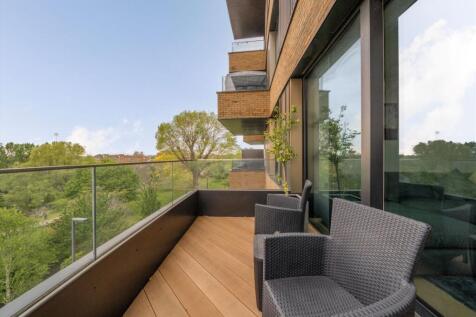 Wood Crescent, Shepherds Bush photo 3