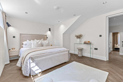 Eversley, Dunham Road, Altrincham, Trafford photo 4