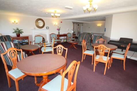 Lystra Court, 17 - Communal Lounge 3.JPG