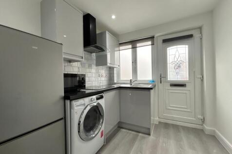 Kirkstall Place, Oldbrook, MK6 photo 3
