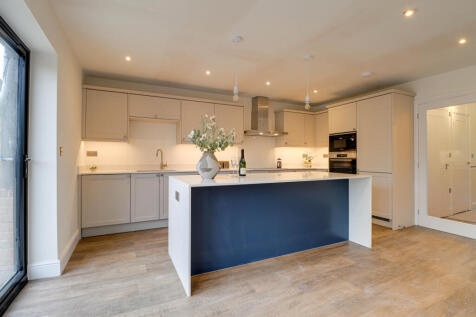 Plot 5 kitchen