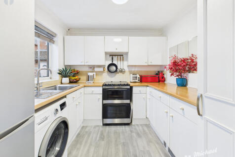 CAM03852G0-PR0519-STILL001