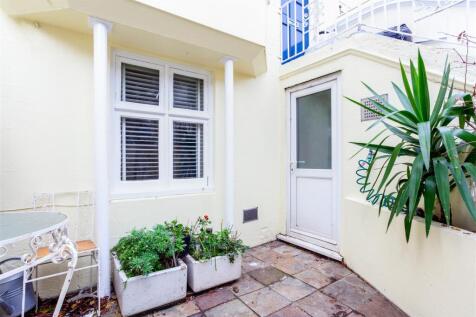 courtyard (2).jpg