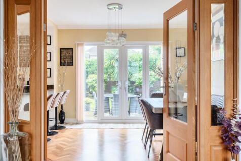 Kitchen/ Dining Room