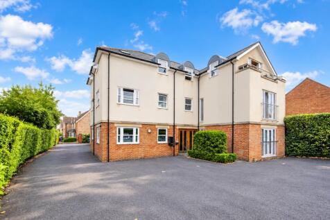 2-bed flat on Great Havers Court, Elizabeth Road, Bishop`s Stortford, Hertfordshire, CM23, £1,300/mo