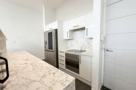 Shaw Street, The Collegiate, L6 photo 5