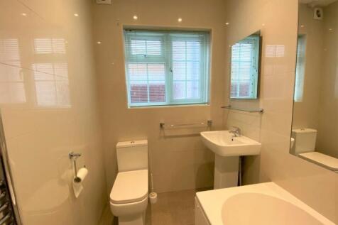bathroom thumbnail_IMG_5924.jpg