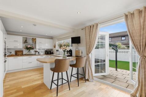 Kitchen/Dining Area