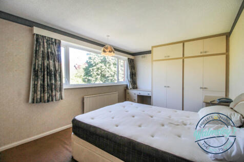 Main bedroom to frontage