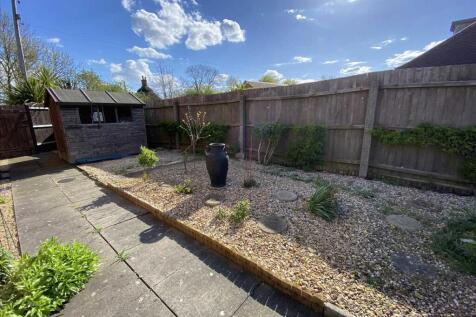 Side Garden: