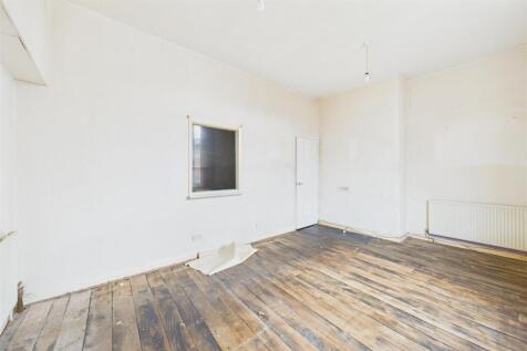 CFlats A, B, C 18 Church Street, Tewkesbury, GL20 