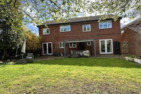 garden to house