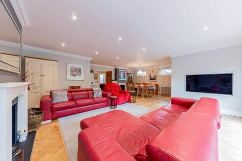 Living/Dining Room (4)