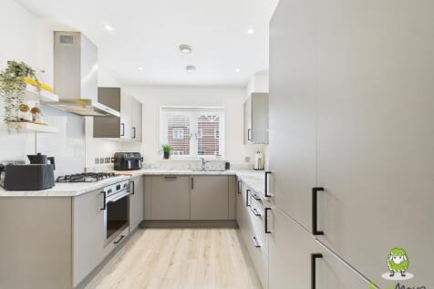 EweMove Estate Agents Basingstoke - Fishbourne Gar