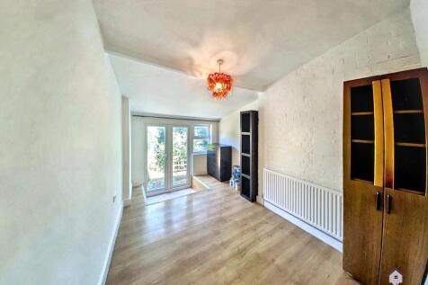 ONE BEDROOM GROUND FLOOR FLAT