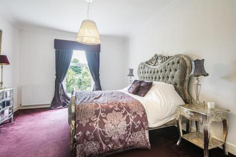 Principal bedroom area.jpg