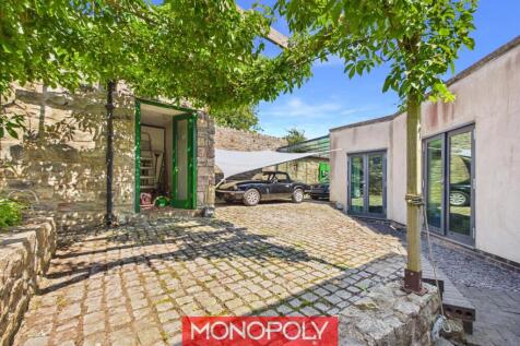 Private Courtyard