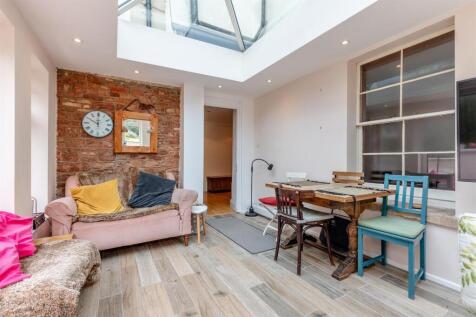 Redland Park, Redland Snug 2.jpg