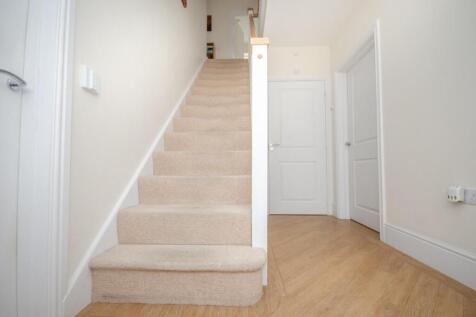 Entrance hall pic 2.jpg