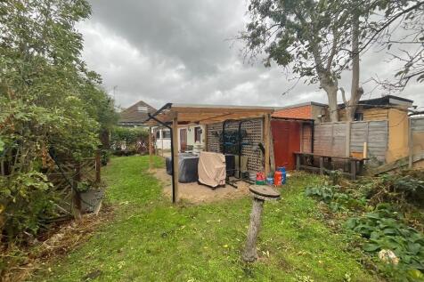 REAR GARDEN approx 100ft