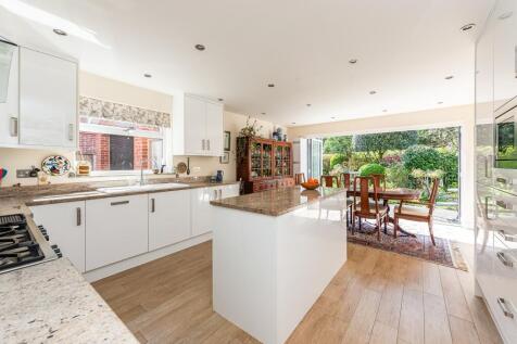 KITCHEN/BREAKFAST ROOM