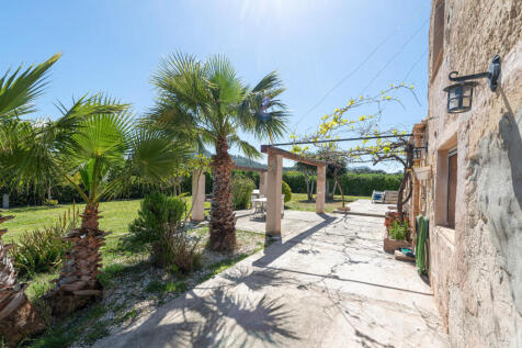 Mediterranean Terrace by the Guest House