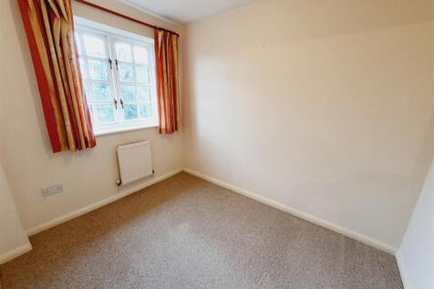 St Swithins Close, Kettering, Northants photo 5