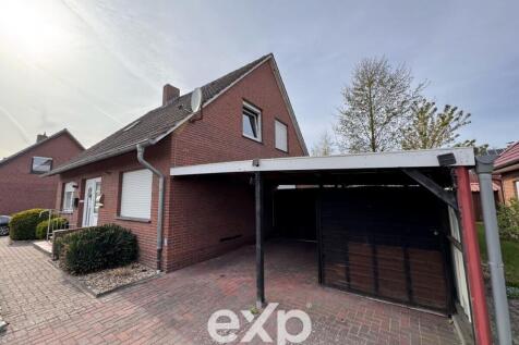 Ansicht mit Doppelcarport
