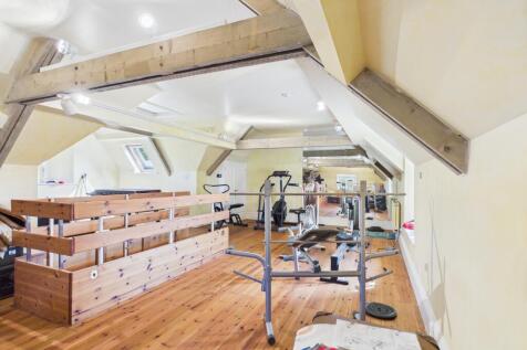 CAM04201G0-PR0078-STILL002