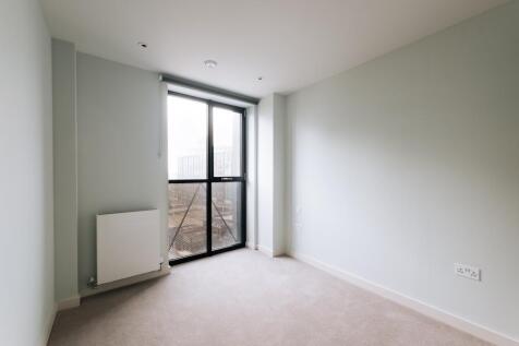 Experience the potential of this elegant room, perfect for creating a personalized sanctuary.