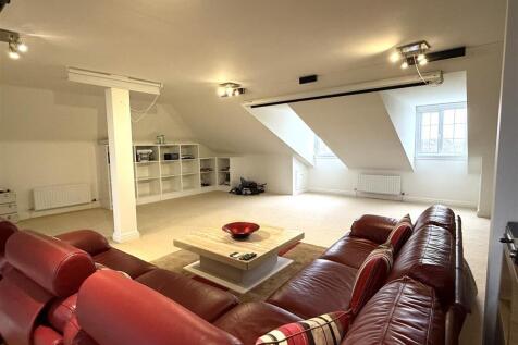 BEDROOM FIVE/CINEMA ROOM