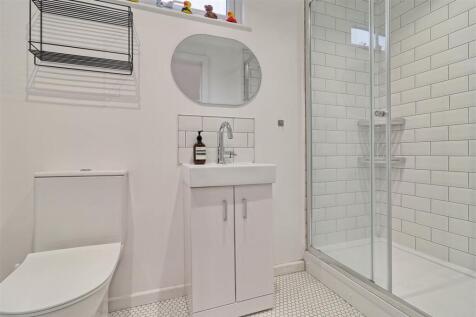 Studio Shower.jpg