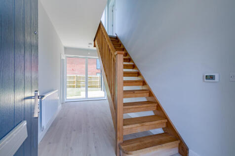 Broadleaves Close, Cranleigh photo 4