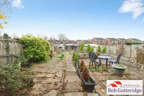 ENCLOSED REAR GARDEN