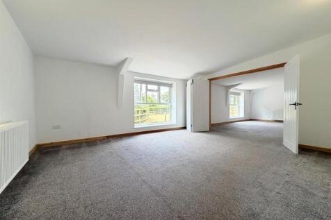 Lounge &amp; Dining Area