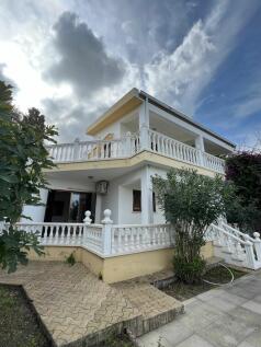 Charming 3 Bedroom Villa with amazing views offers potential for renovation Image 9999