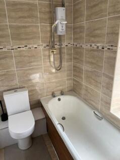 Bathroom upstairs S1.jpg