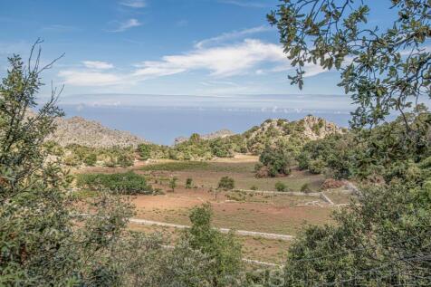 LARGE POSSESSION WITH RESTAURANT FOR SALE