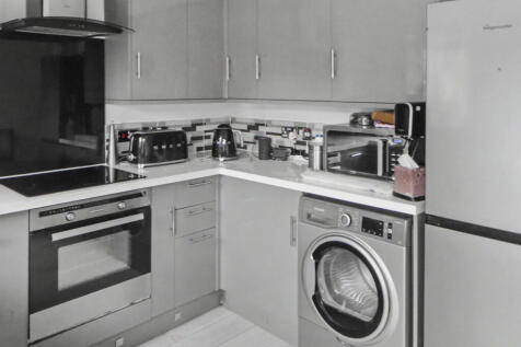 Newcastle Close, Stevenage, Hertfordshire photo 5