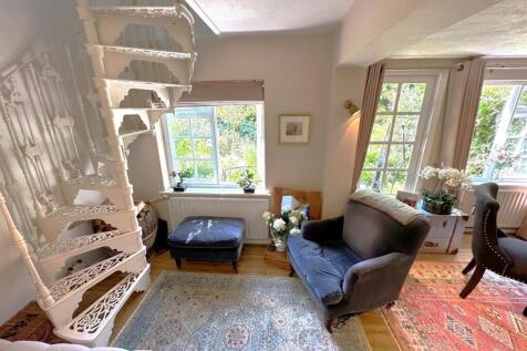 Living area 3.jpg