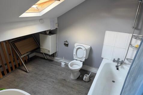 Flat Above 9-11 Willow Street, Bradford, BD8 9NJ photo 3