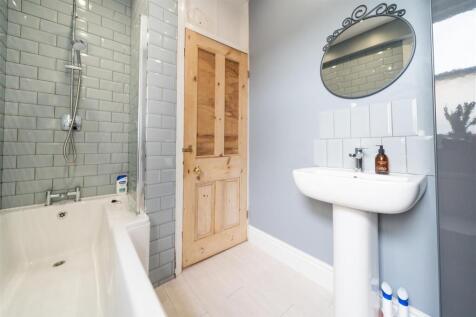 Main Bathroom_-3.jpg