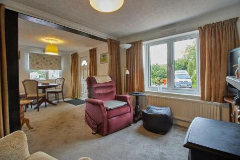 L SHAPED THROUGH LOUNGE DINING ROOM